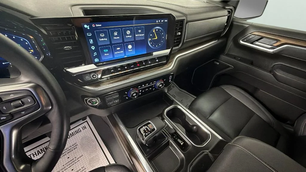 Used 2025 Summit White Chevrolet RST image 19