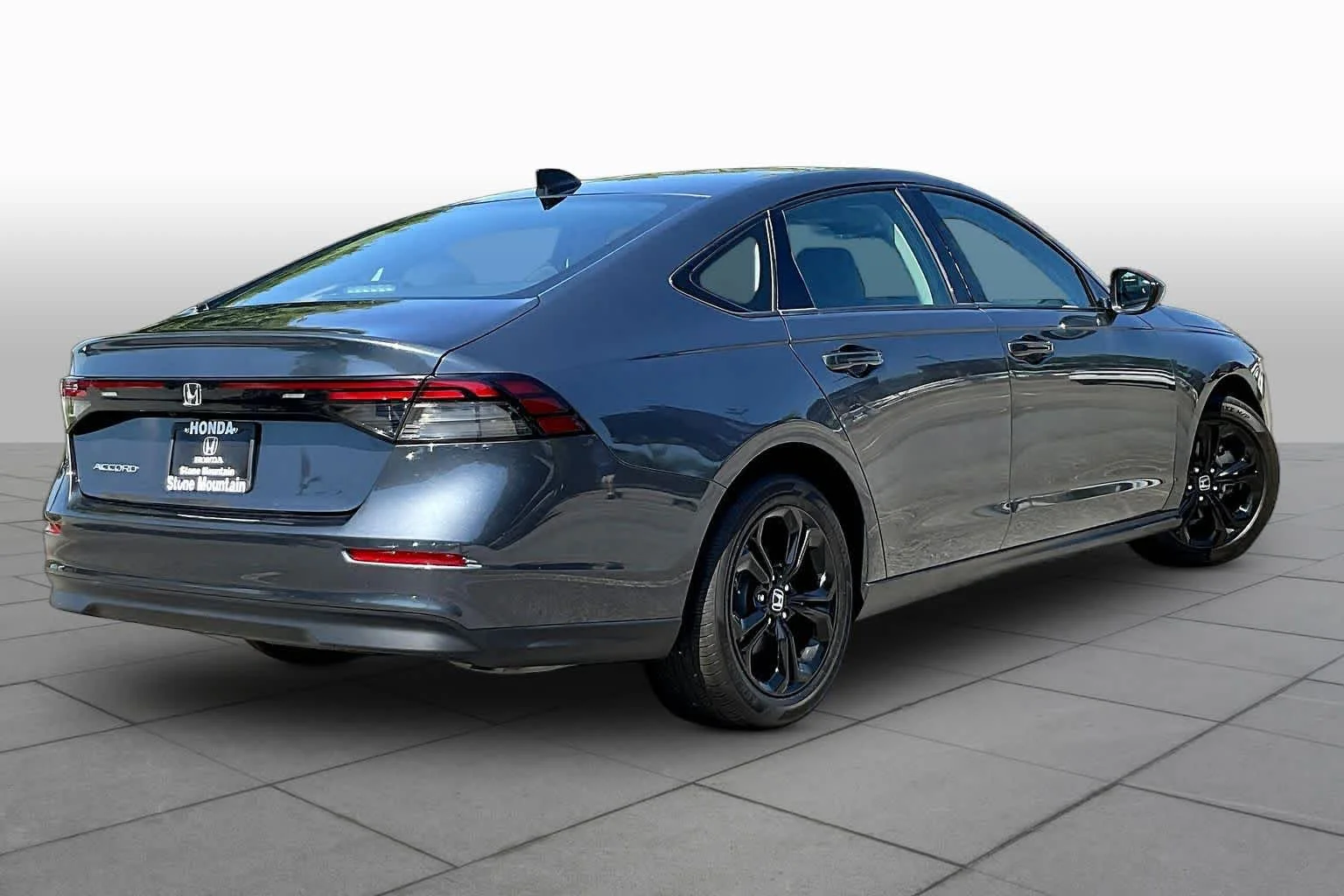 Used 2025 Meteorite Gray Metallic Honda SE image 13