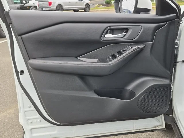 Used 2025 White Nissan SV image 19