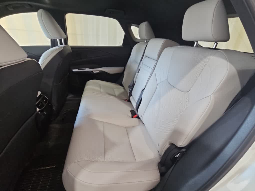 Used 2023 Eminent White Pearl Lexus Premium image 11