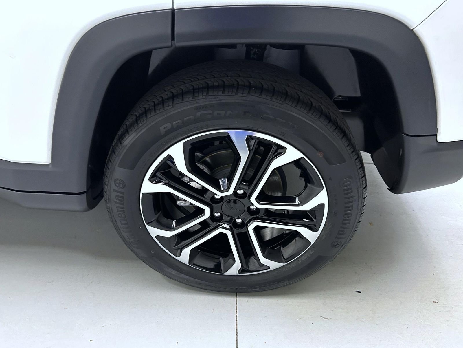 Used 2023 White Jeep Limited image 22