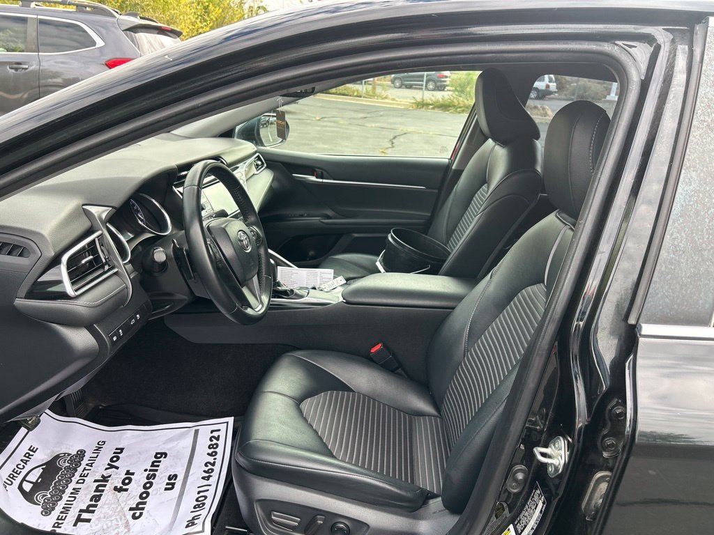 Used 2018 Midnight Black Metallic Toyota SE image 17