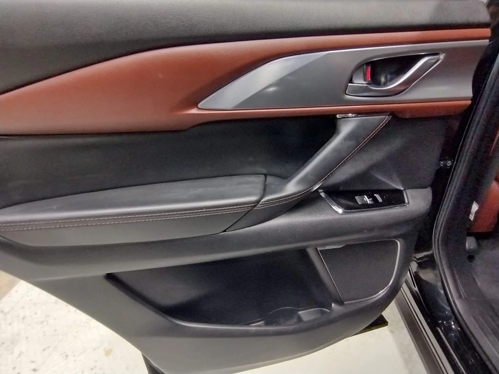 Used 2017 Black Mazda Signature image 25