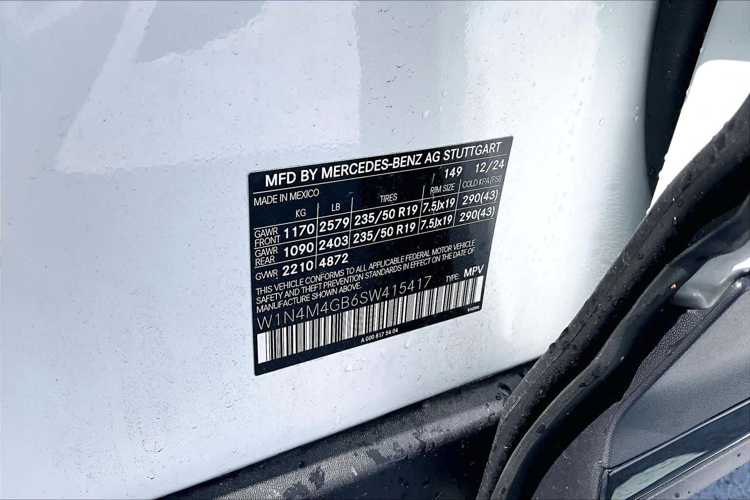 Used 2025 Polar White Mercedes-Benz GLB 250 image 31