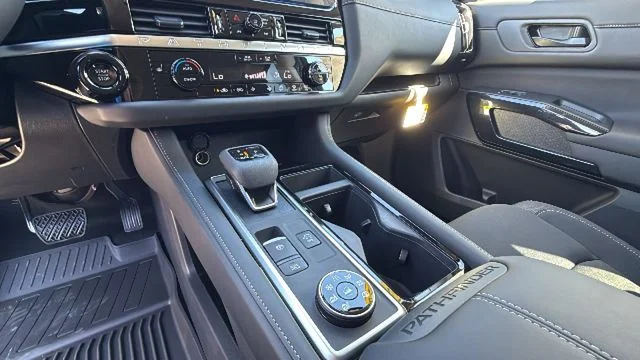 2026 Nissan Pathfinder SV - Photo 13
