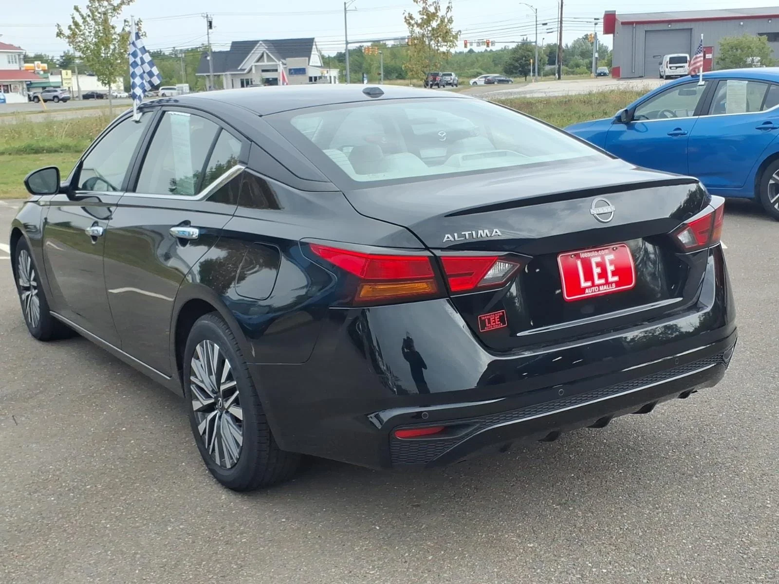 Used 2025 Super Black Nissan 2.5 SV image 6