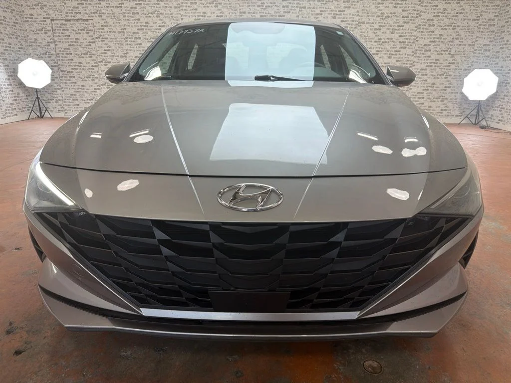 Used 2023 Fluid Metal Hyundai SEL image 2
