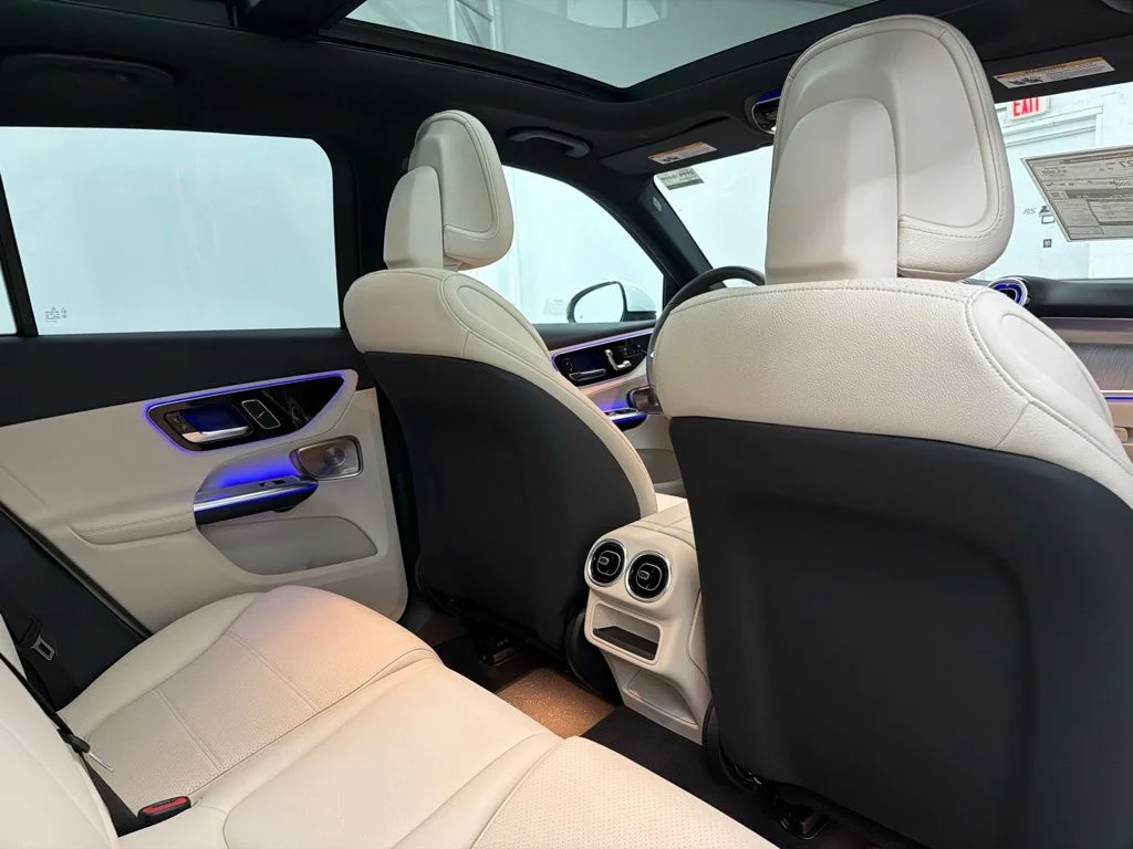 New 2027 White Mercedes-Benz GLC 300 image 30