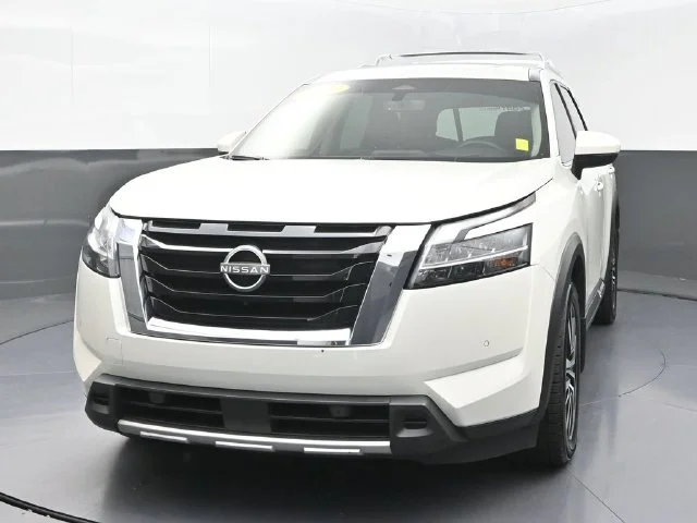 Used 2024 White Nissan Platinum image 2