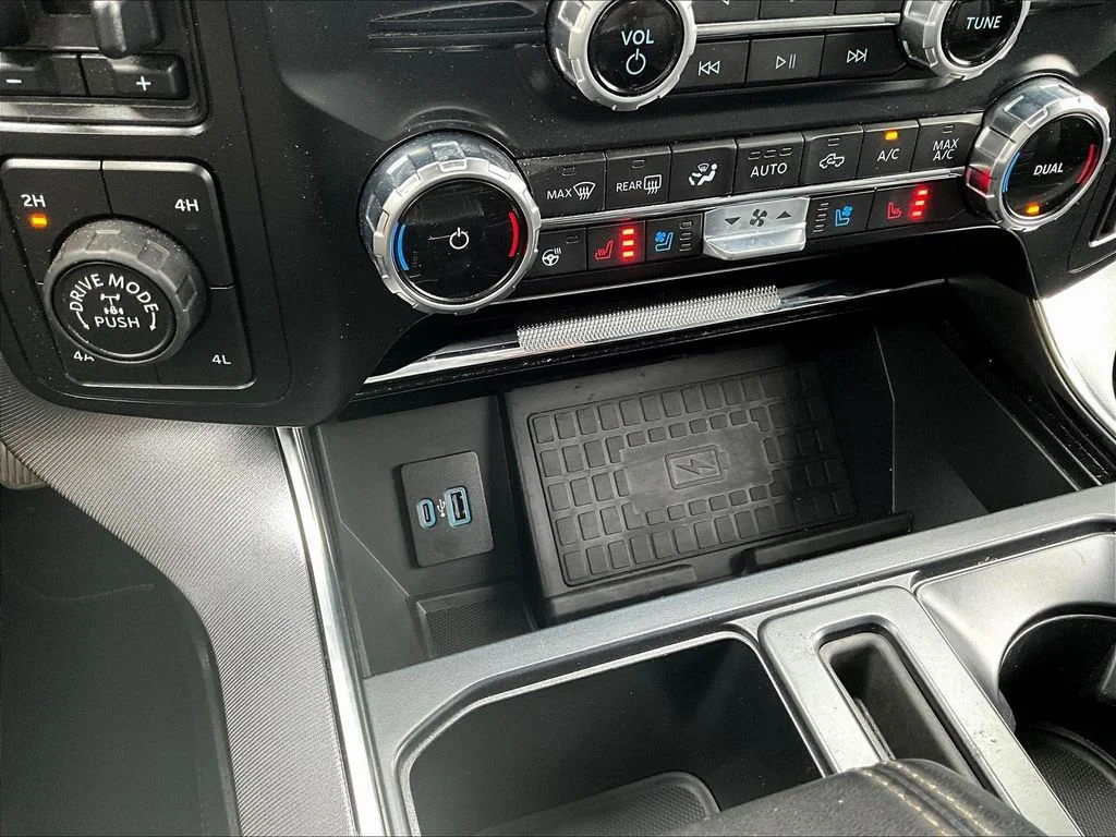 Used 2022 Gray Metallic Ford Platinum image 19