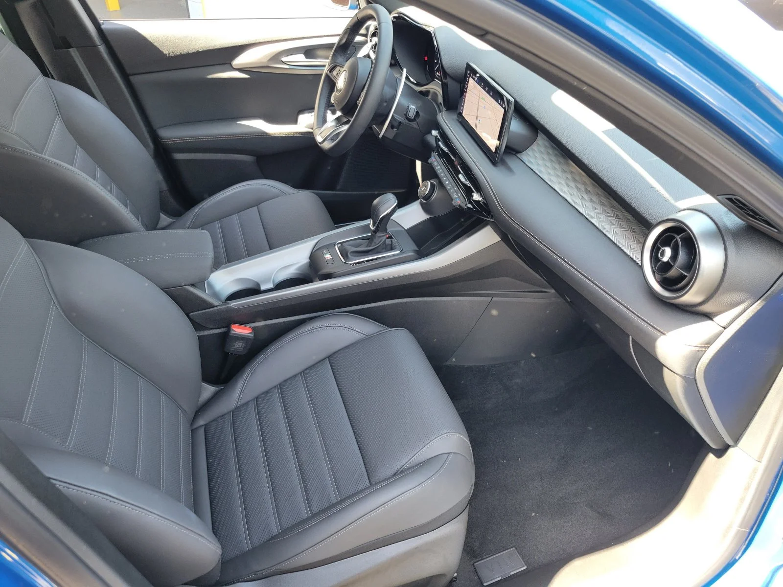 Used 2026 Blue Alfa Romeo Base image 19