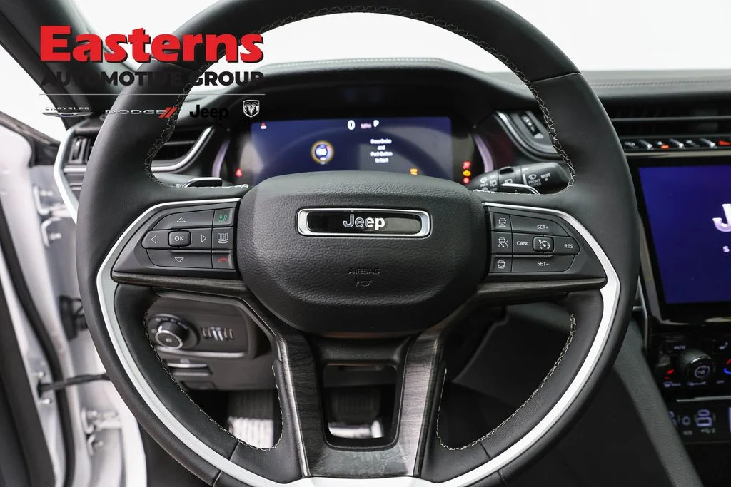 Used 2025 White Jeep Limited image 12