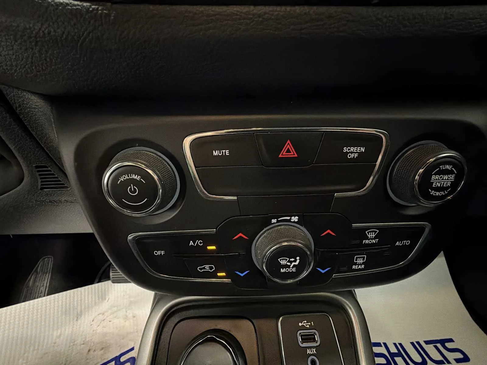 Used 2020 White Clearcoat Jeep Latitude image 16