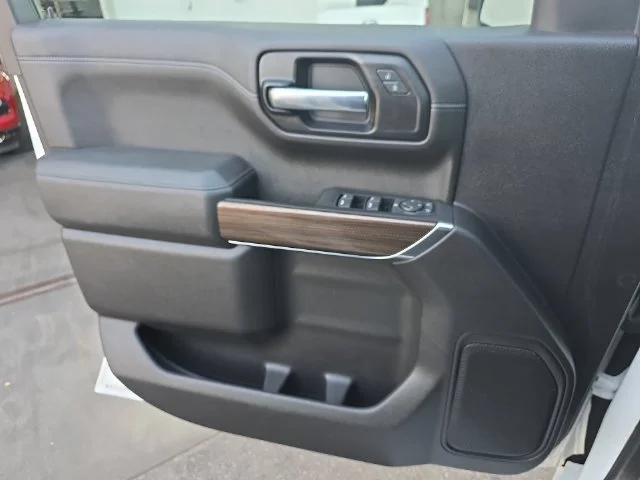 Used 2022 White Chevrolet RST image 26