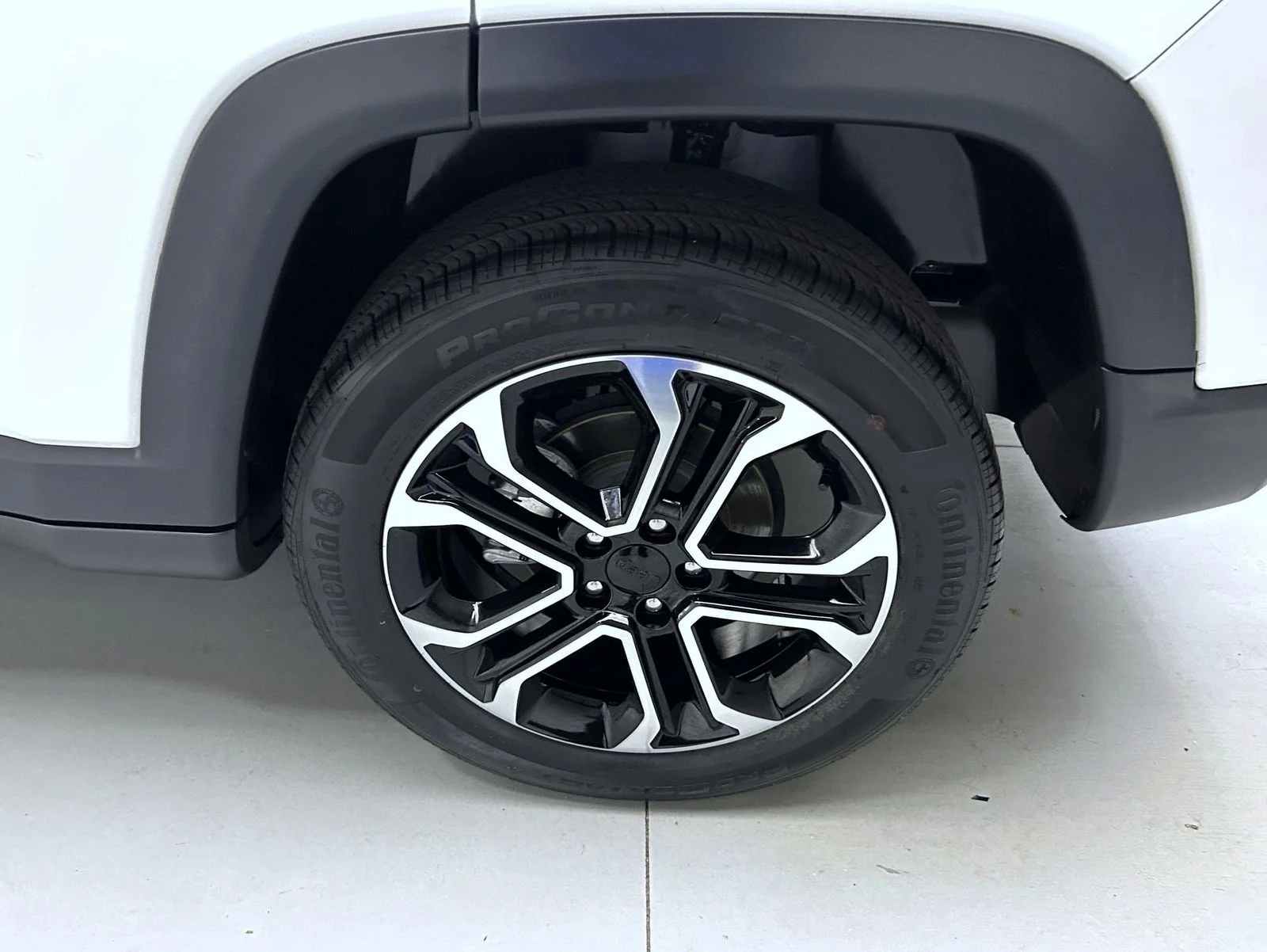 Used 2023 White Jeep Limited image 22