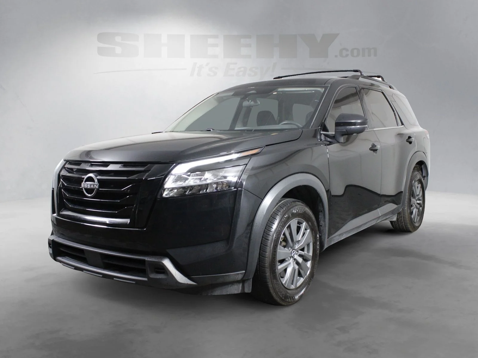 Used 2022 Black Nissan SV image 4