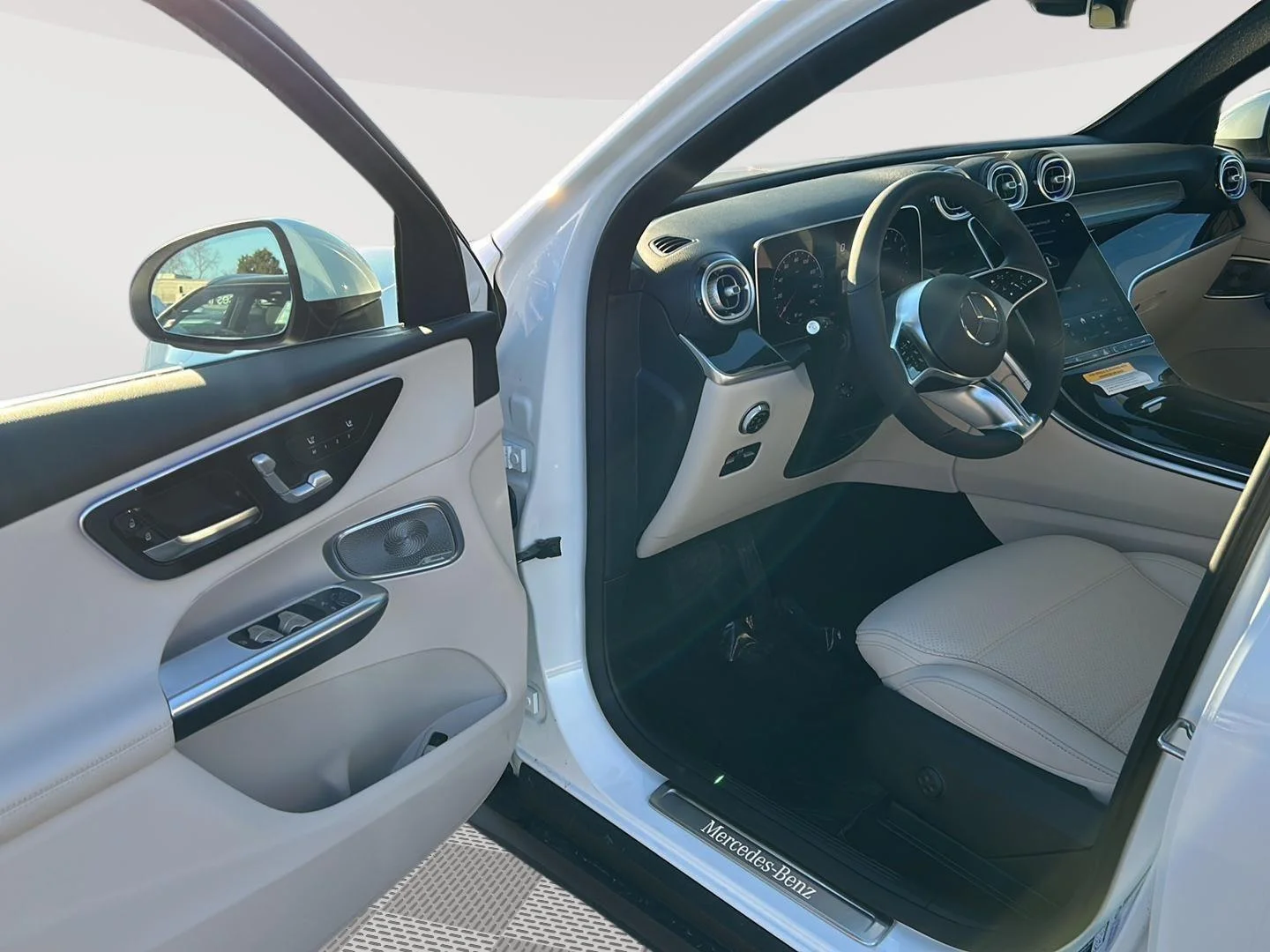 New 2026 Polar White Mercedes-Benz GLC 300 image 11
