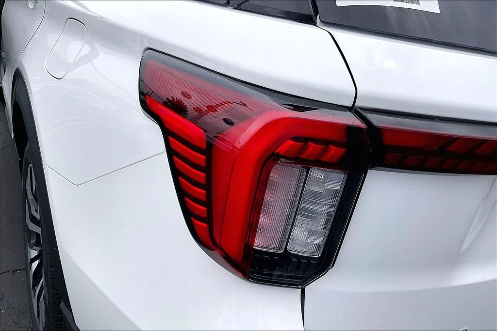 New 2026 Star White Metallic Tri-Coat Ford Platinum™ image 30