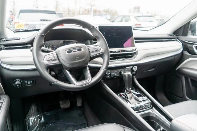 Used 2022 White Jeep Limited image 12