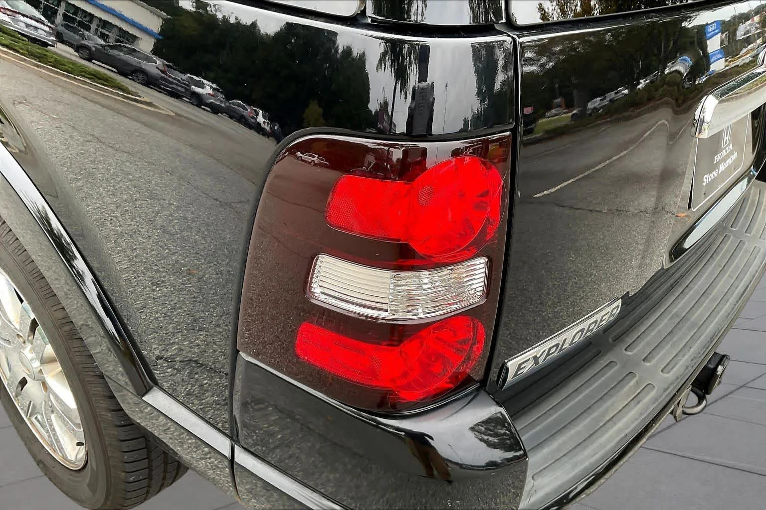 Used 2009 Black Ford Limited image 26