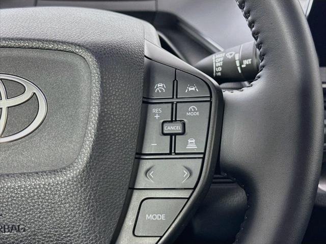 Certified Used 2025 WIND CHILL PEARL Toyota  image 17