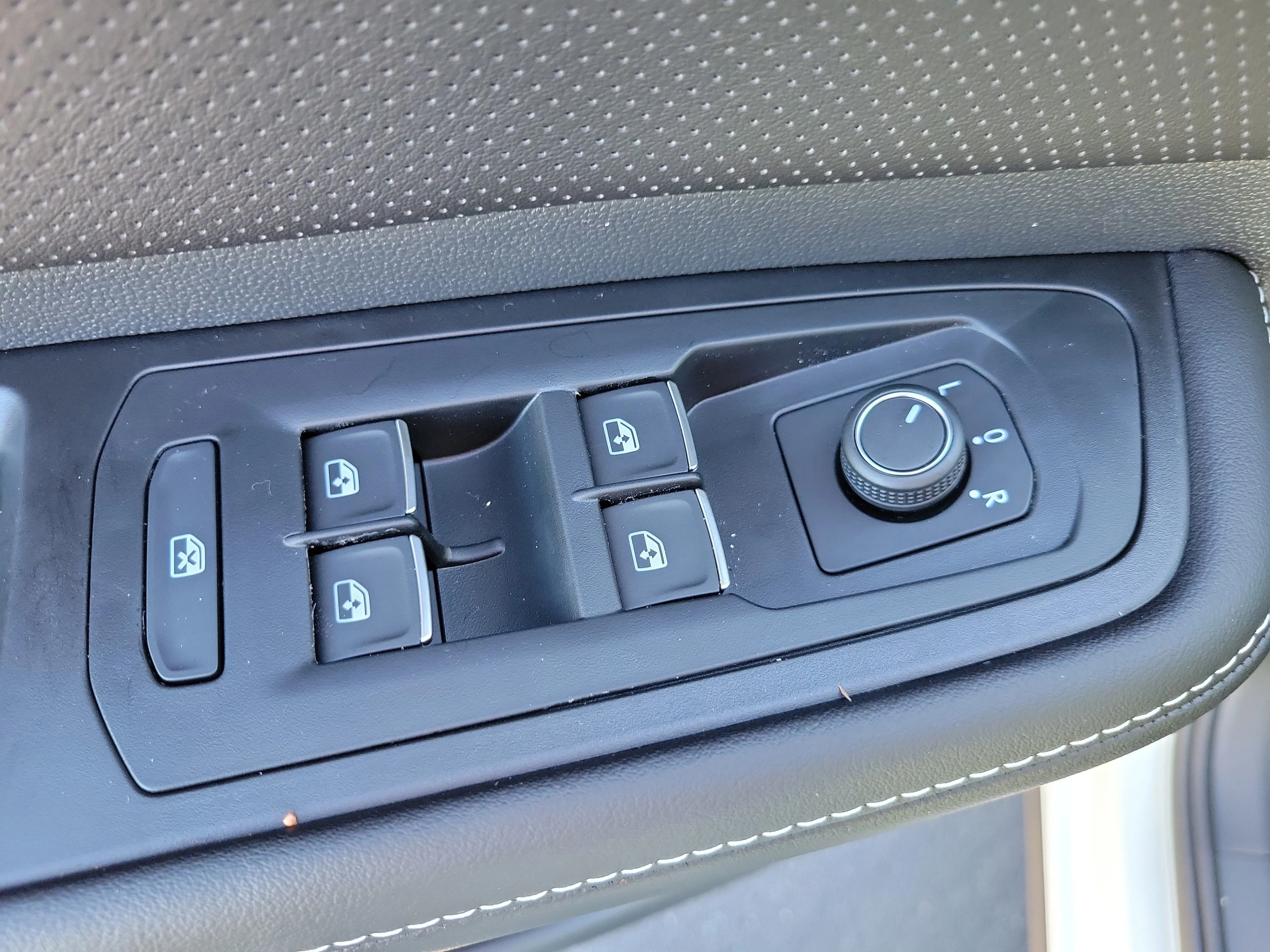 2026 Volkswagen Atlas SE w/Tech - Photo 23