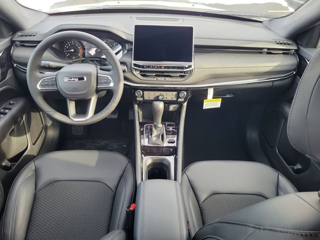New 2026 Bright White Clearcoat Jeep Latitude image 9