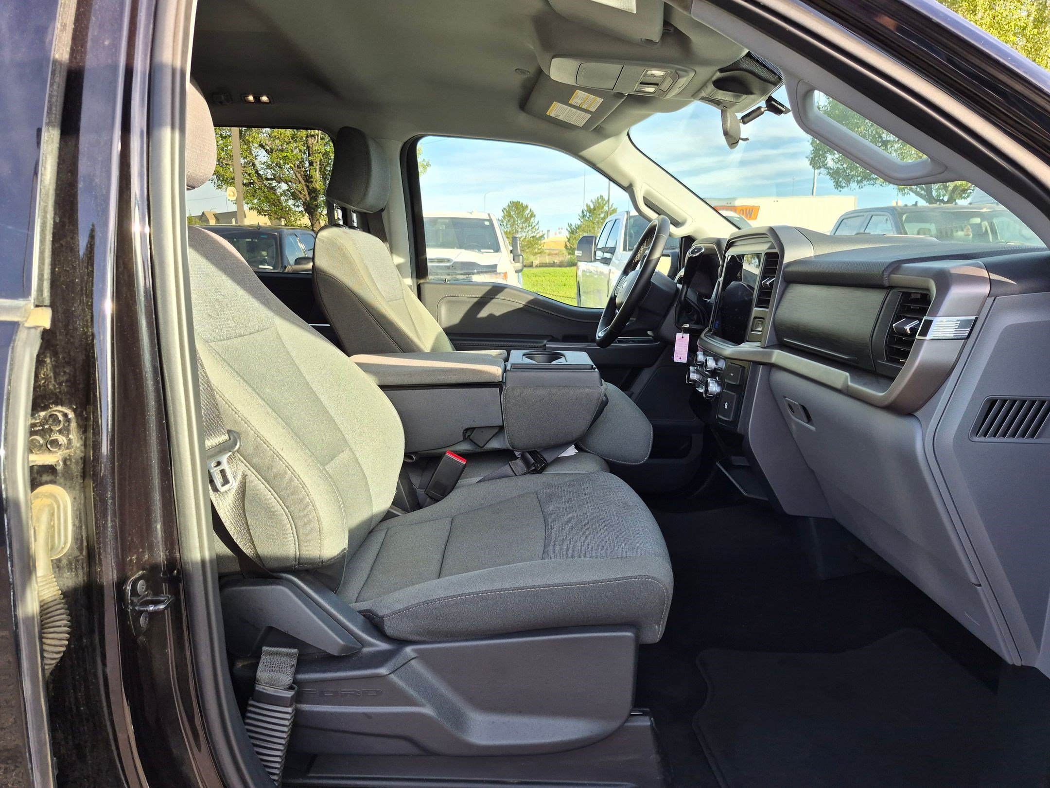 Used 2025 Black Metallic Ford XLT image 29