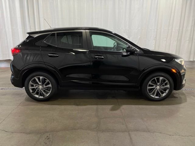 Used 2023 Black Buick Select image 3