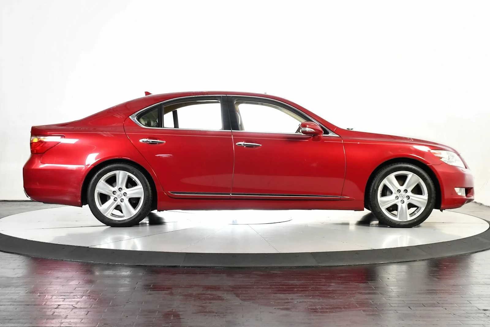 Used 2010 Matador Red Mica Lexus  image 8