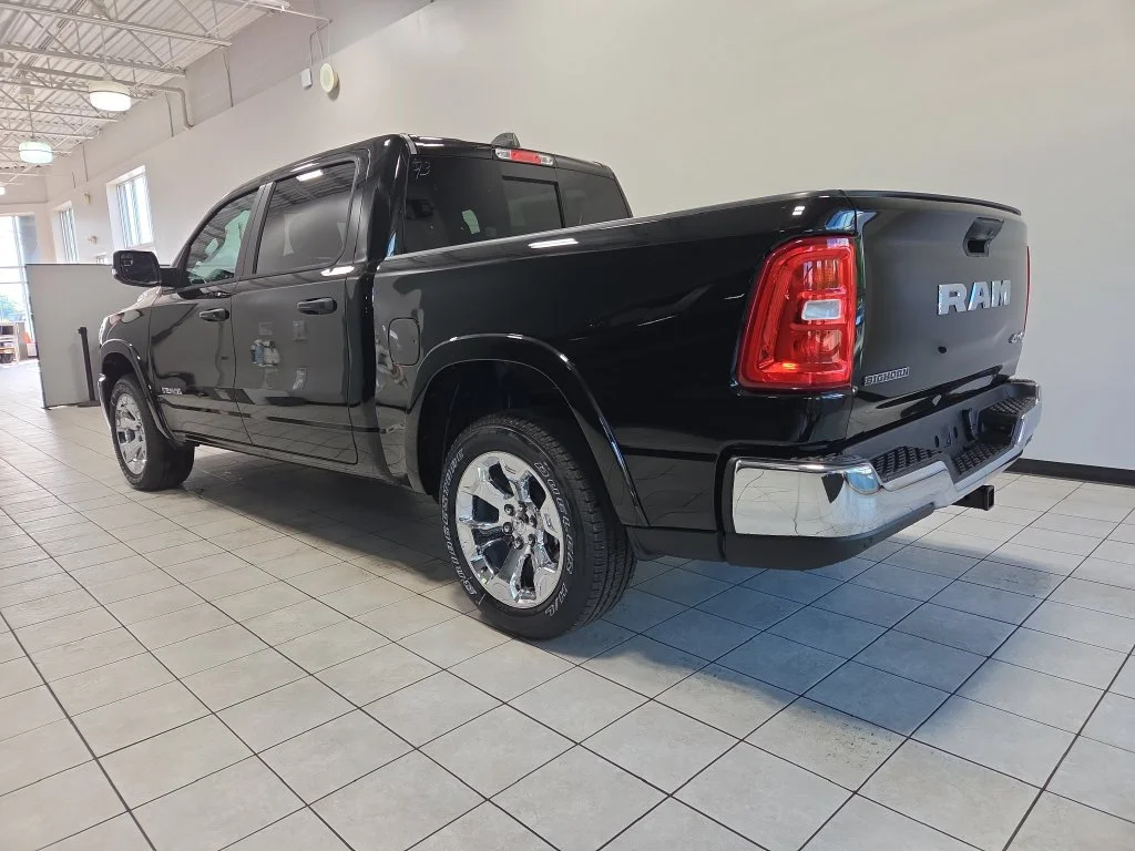 New 2026 Diamond Black Crystal Pearl-Coat Exterior Paint RAM Big Horn/Lone Star image 5