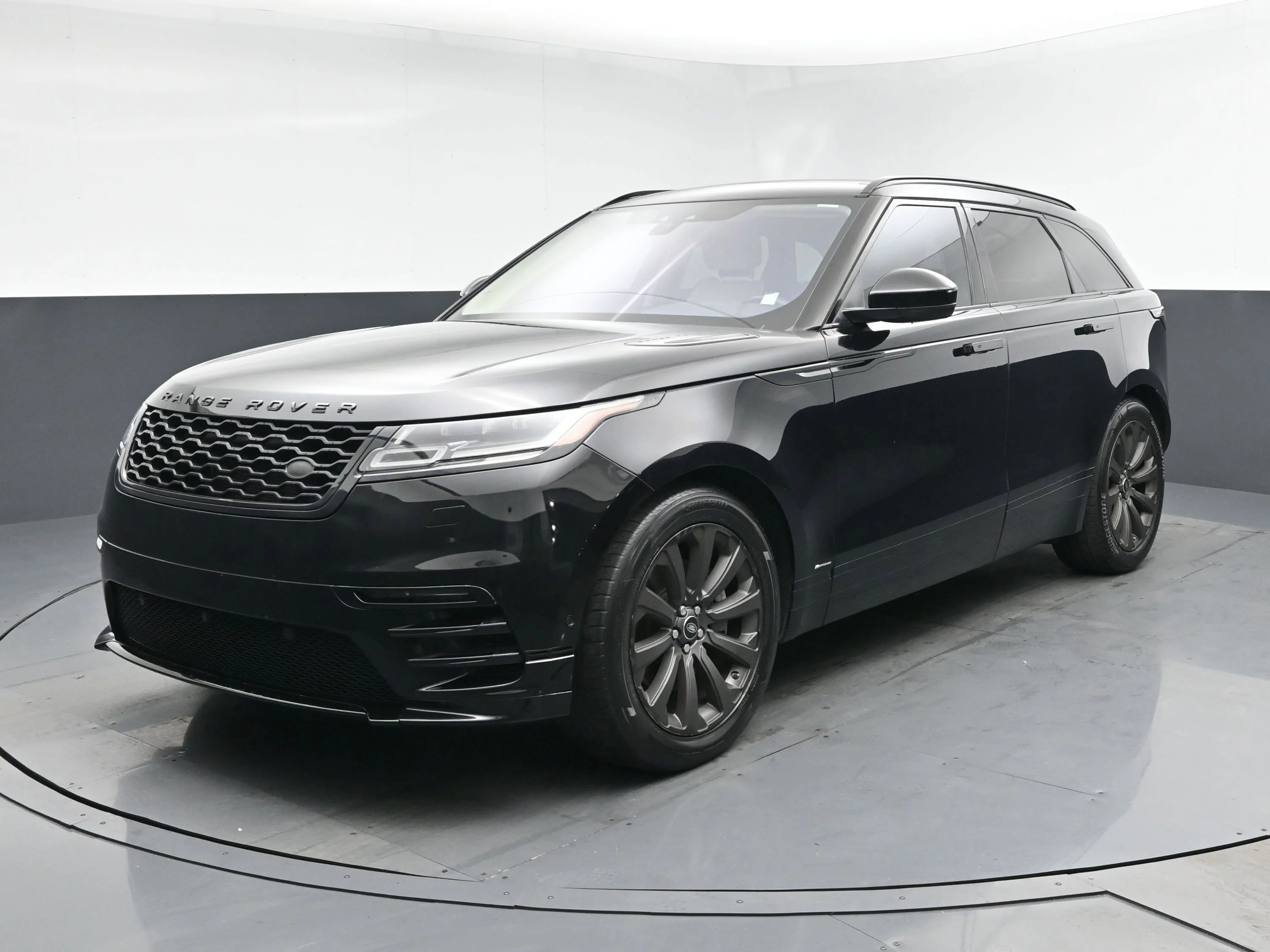 2018 Land Rover Range Rover Velar R-Dynamic SE V6's photo