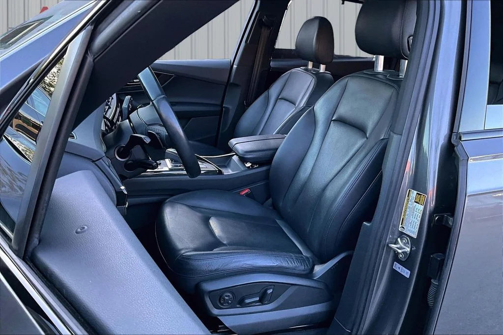 Used 2019 Gray Audi 55 Prestige image 21