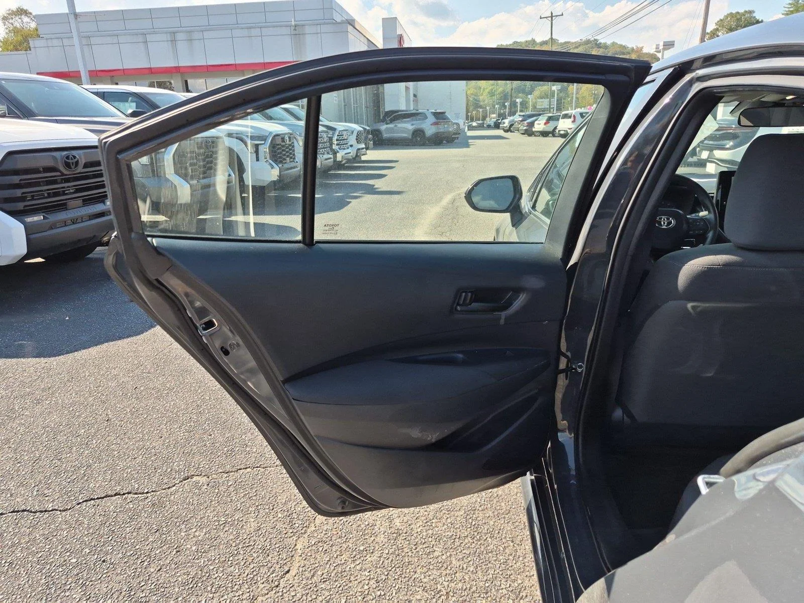 Used 2025 Underground Toyota LE image 28