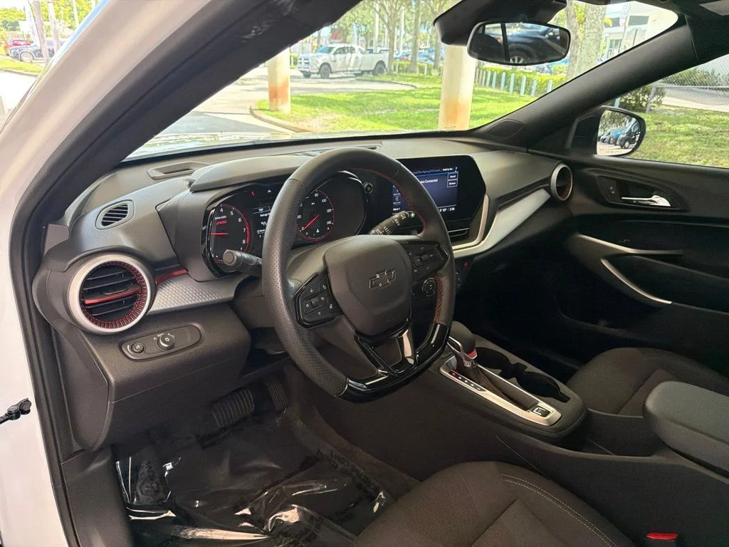 Used 2025 White Chevrolet 1RS image 7