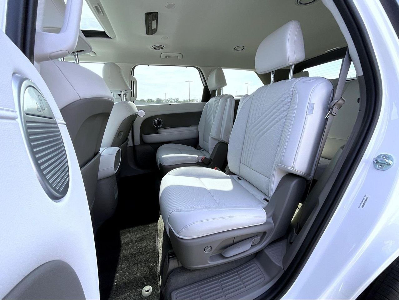 New 2026 White Hyundai SEL Premium image 19