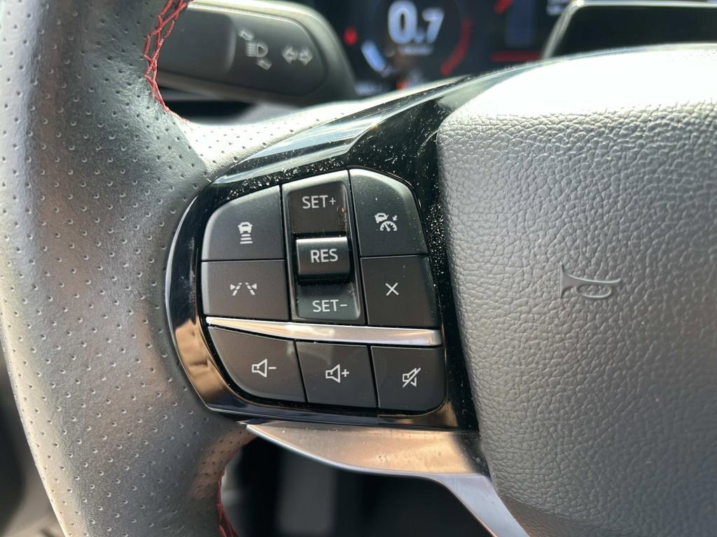 Used 2025 Agate Black Metal Ford ST-Line image 32