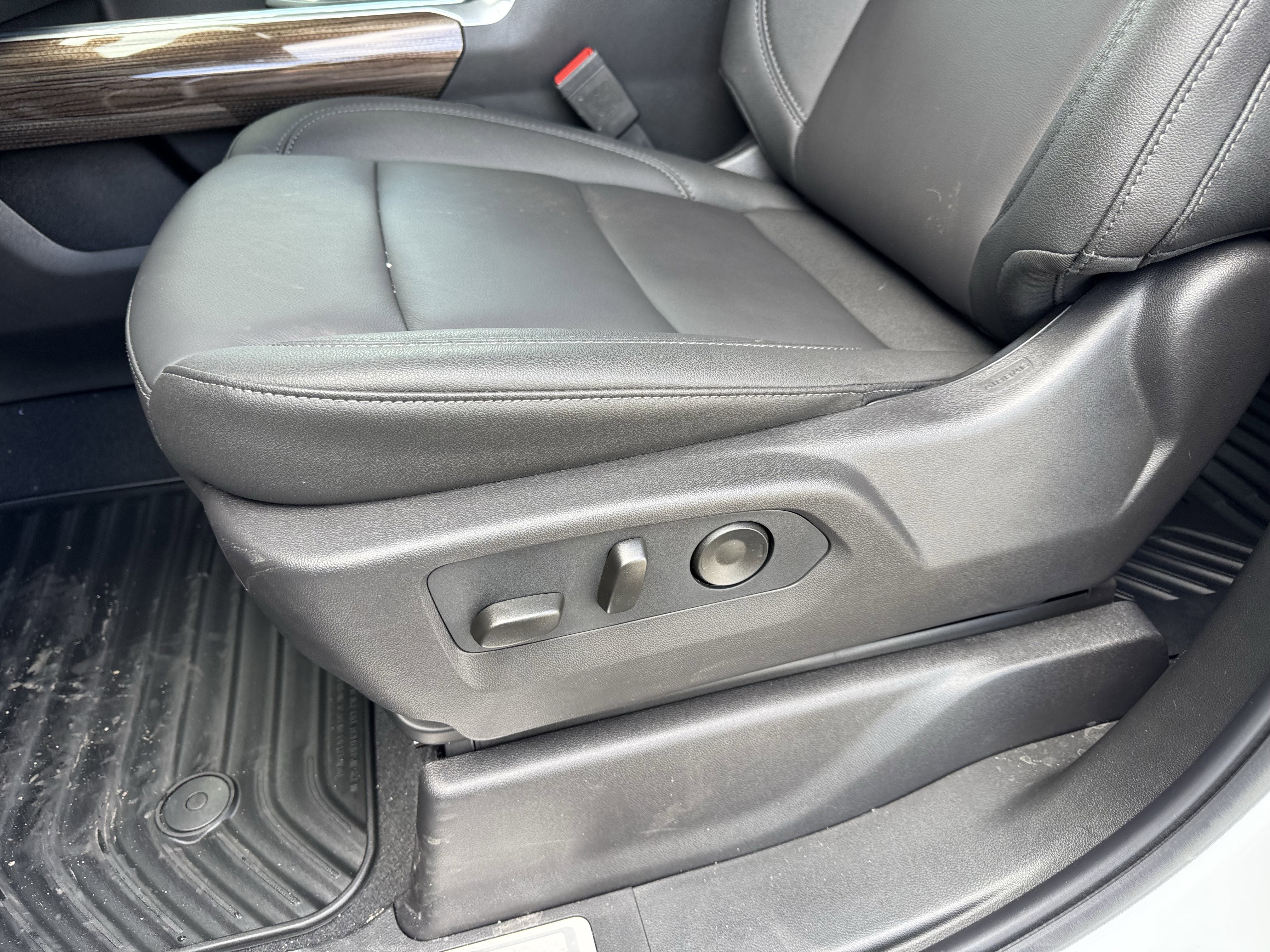 New 2026 Summit White Chevrolet LT image 14