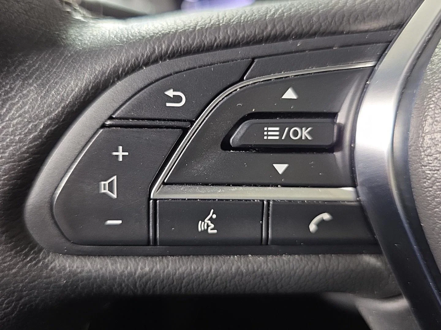 Used 2022 Graphite Shadow INFINITI LUXE image 18