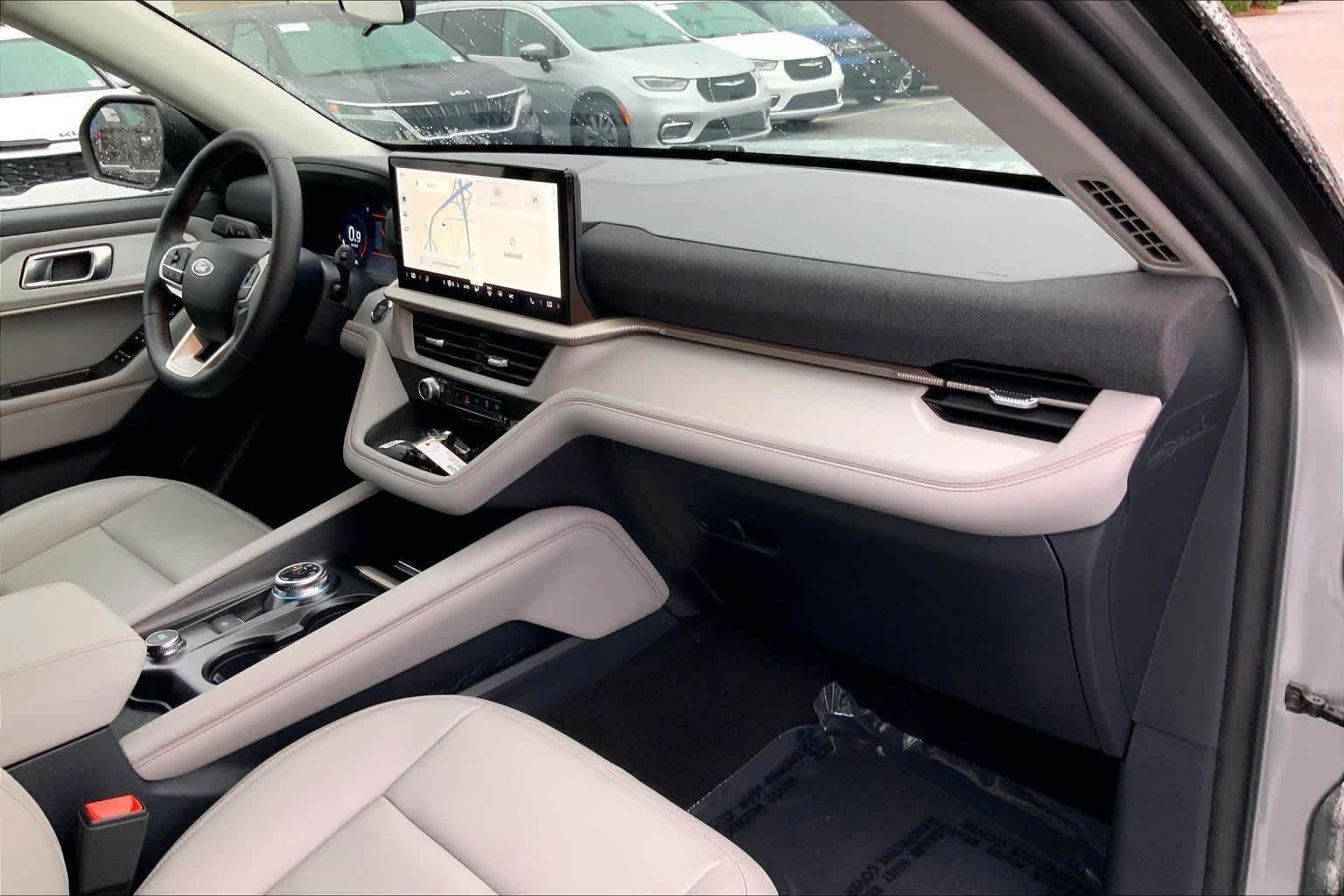 Certified Used 2025 Iconic Silver Metallic Ford Active image 18