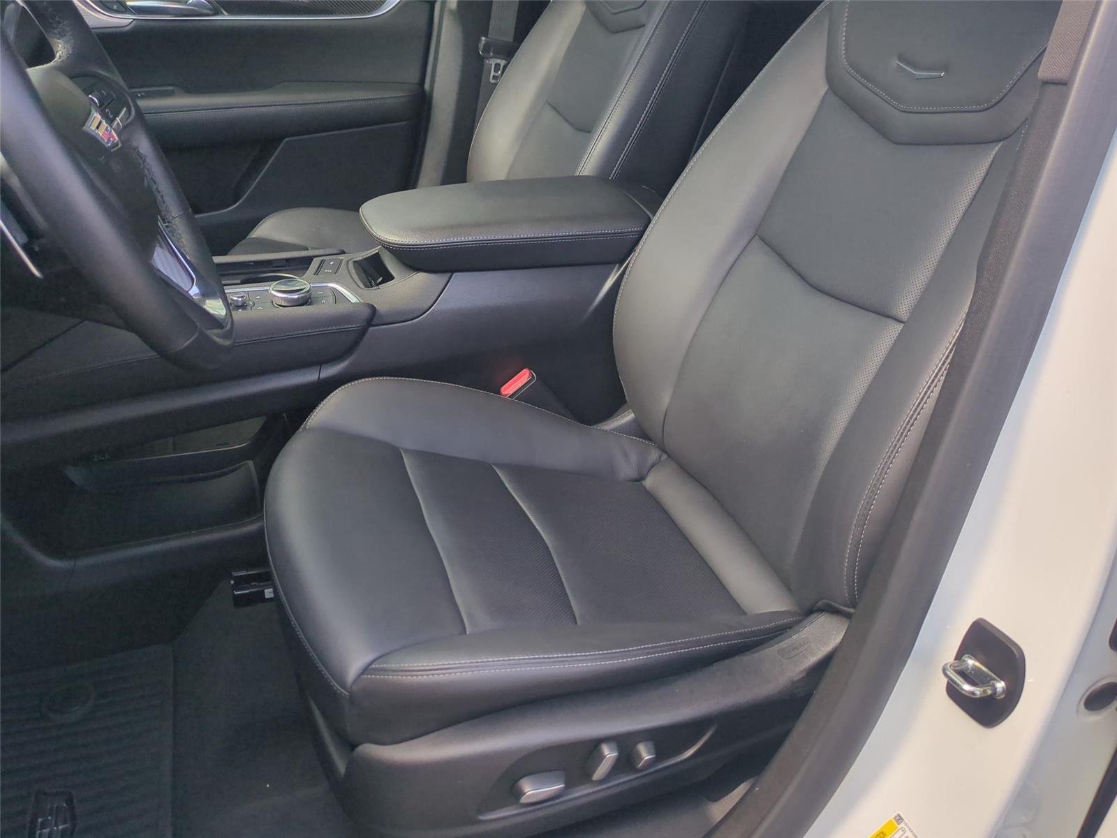 Used 2022 Crystal White Tricoat Cadillac Sport image 18