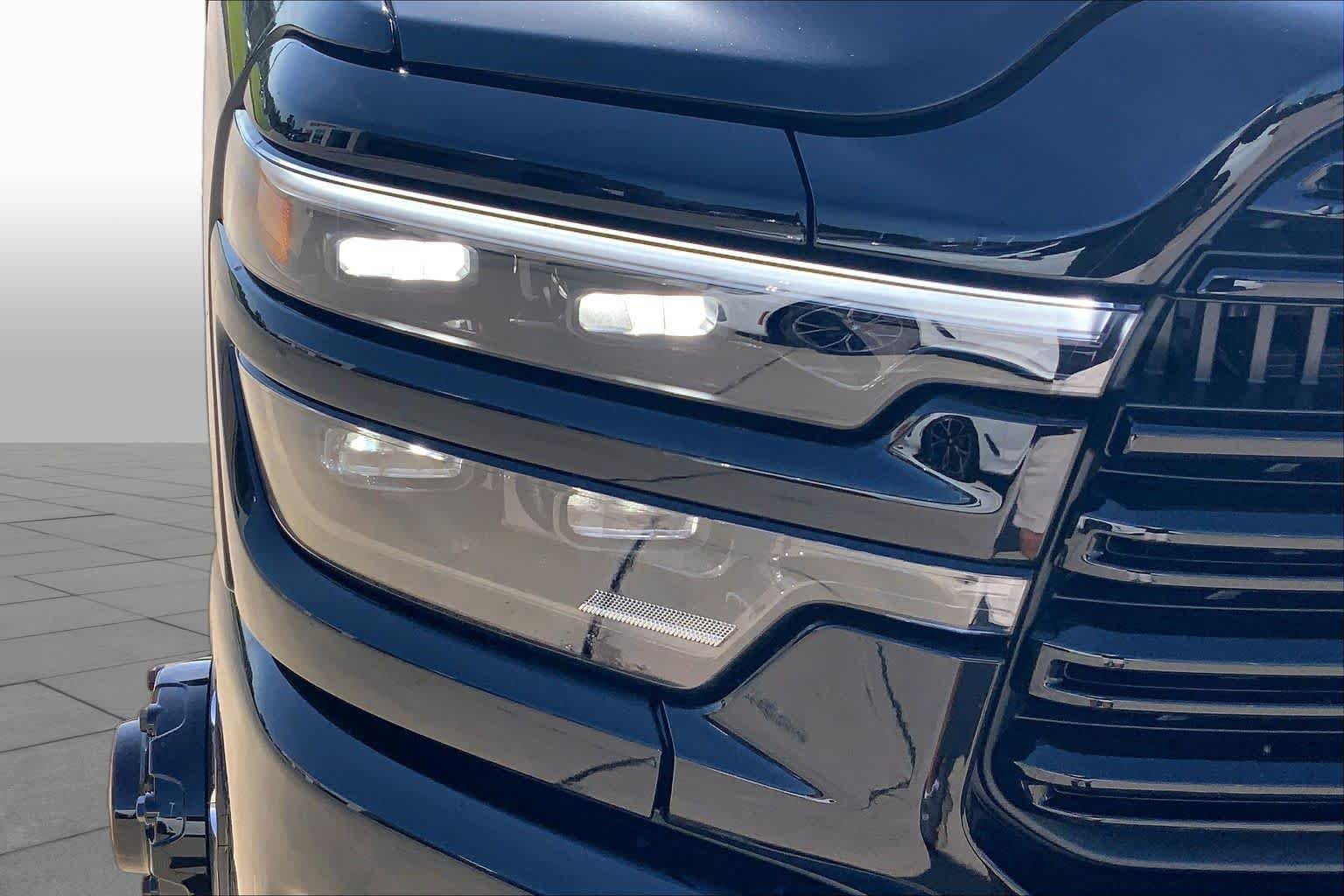 New 2026 Diamond Black Crystal Pearl-Coat Exterior Paint RAM Laramie image 13