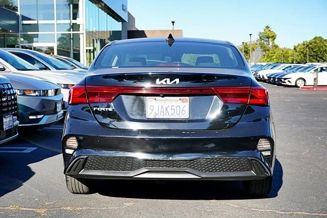 Used 2023 Black Kia LXS image 8