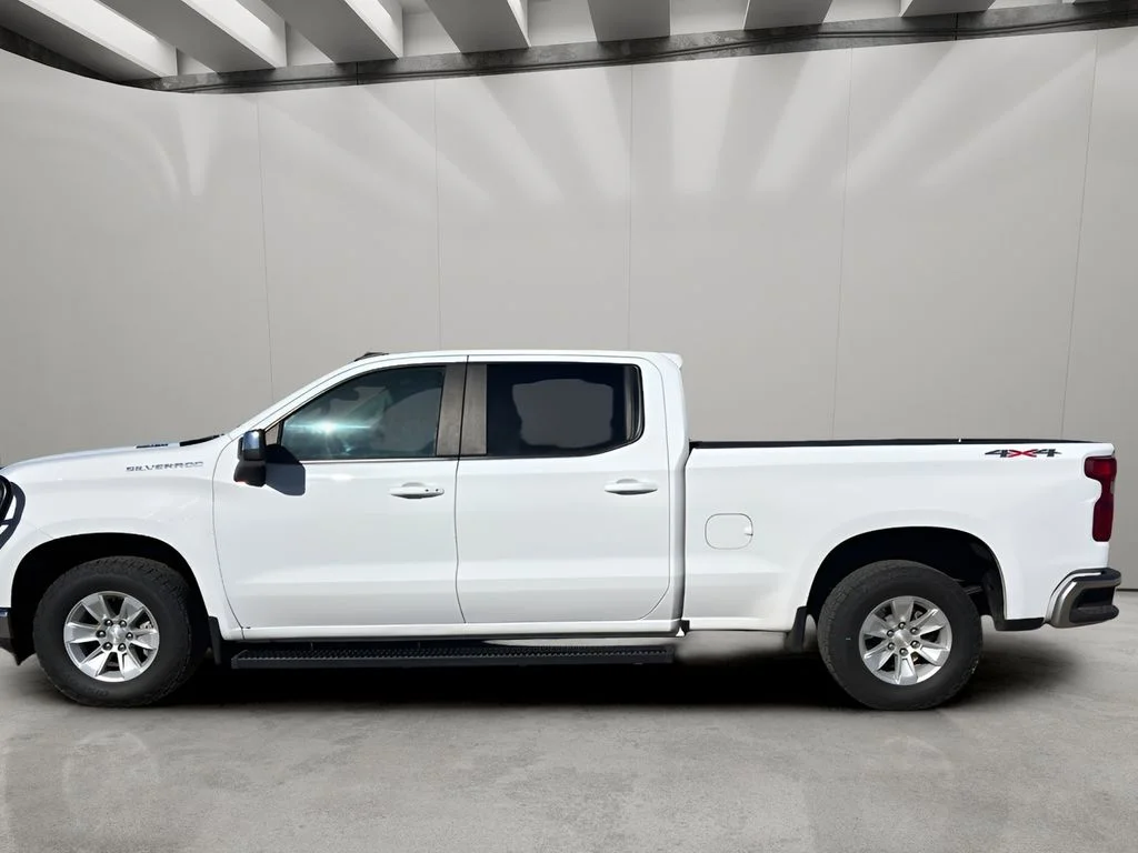 Used 2022 Summit White Chevrolet LT image 1