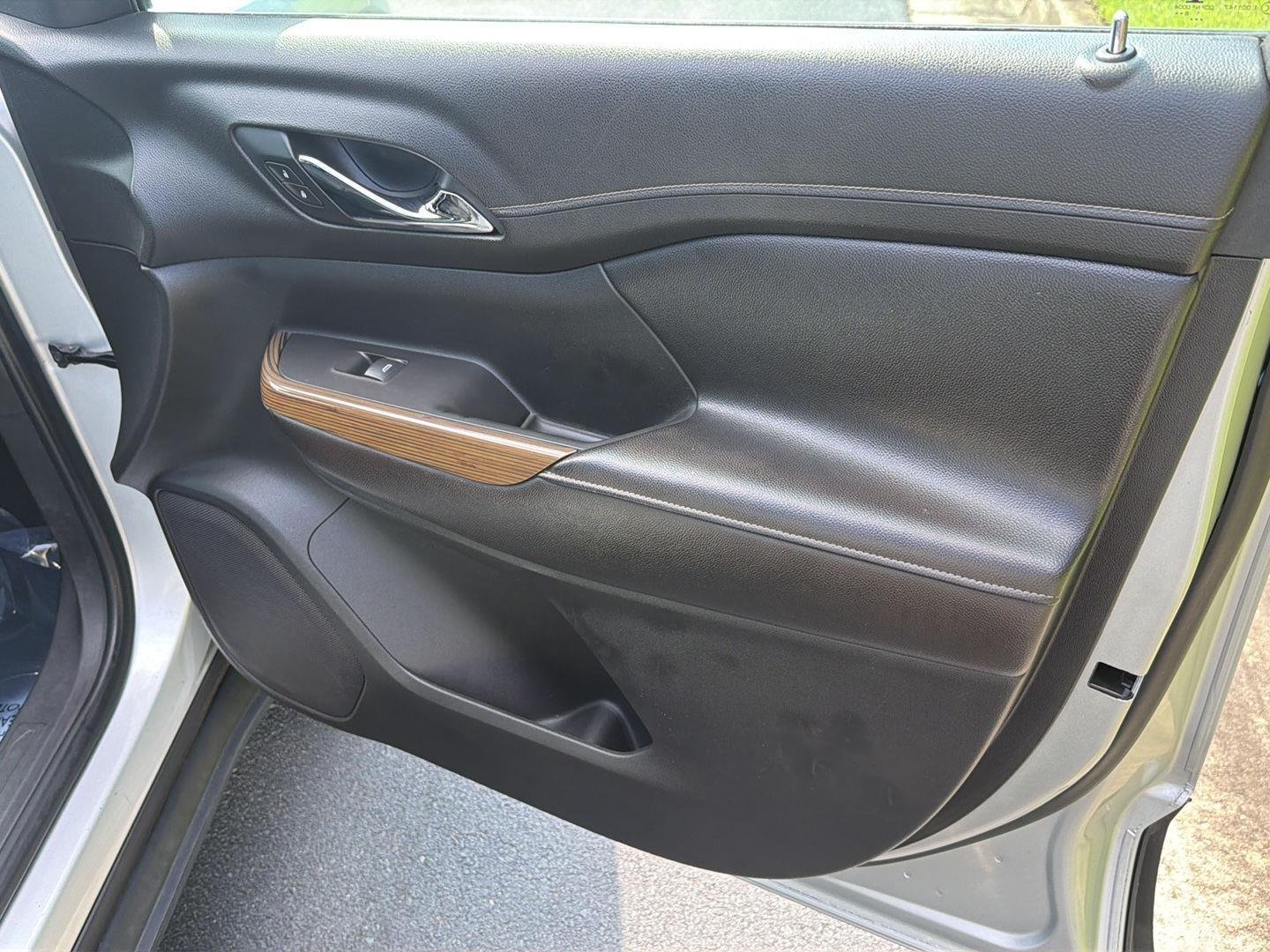 Used 2019 Quicksilver Metallic GMC SLE image 14