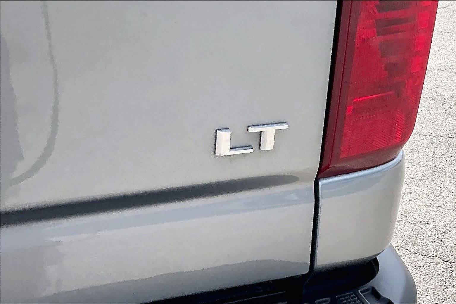 Used 2025 Sterling Gray Metallic Chevrolet LT image 10