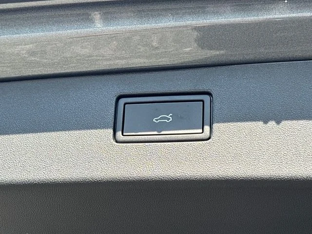 New 2026 Platinum Gray Metallic Volkswagen 2.0T SE image 16