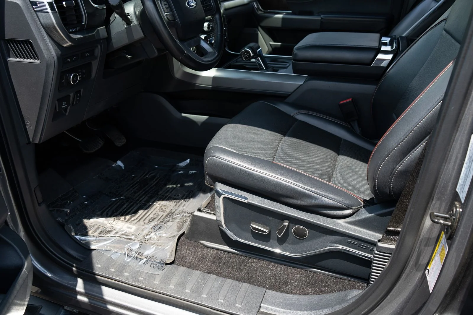 Used 2021 Gray Metallic Ford Lariat image 17