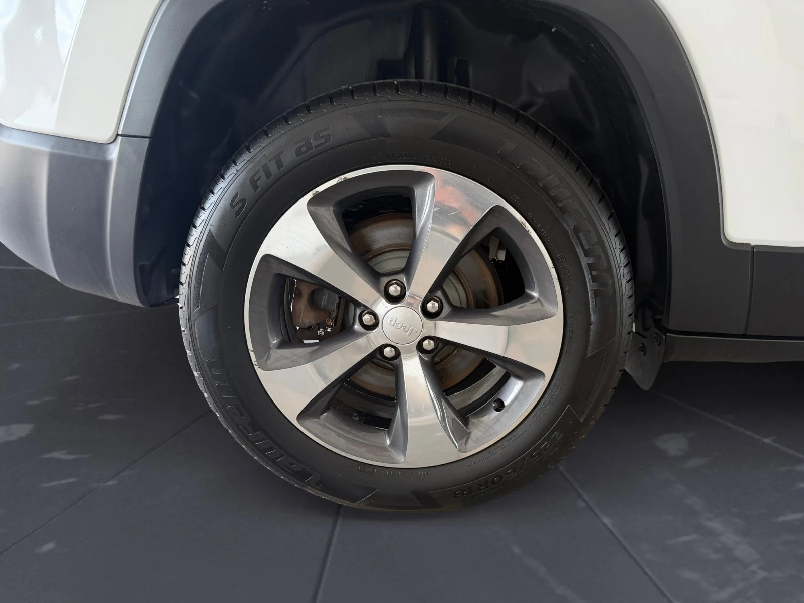 Used 2019 Bright White Clearcoat Jeep Limited image 46