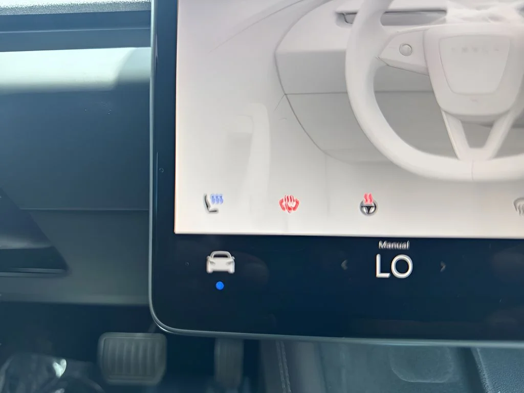 Used 2024  Tesla Long Range image 23